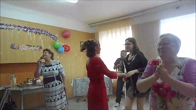 Супруги Сазоновы для юбиляра и его гостей Давайте жить
