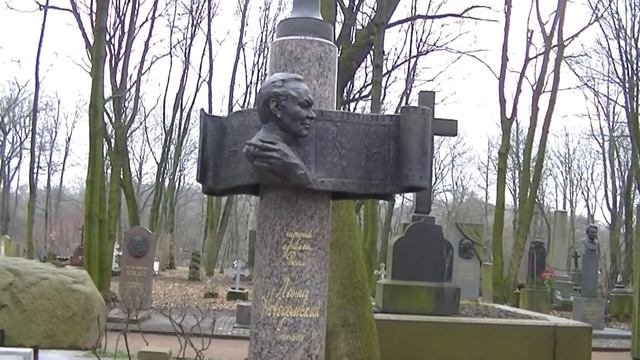 Литераторские мостки Волковского кладбища. Часть 1 смотреть онлайн