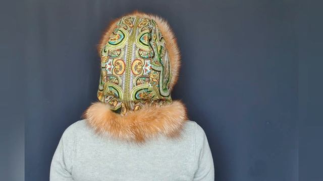 Капюшон и варежки из зеленого платка смотреть онлайн