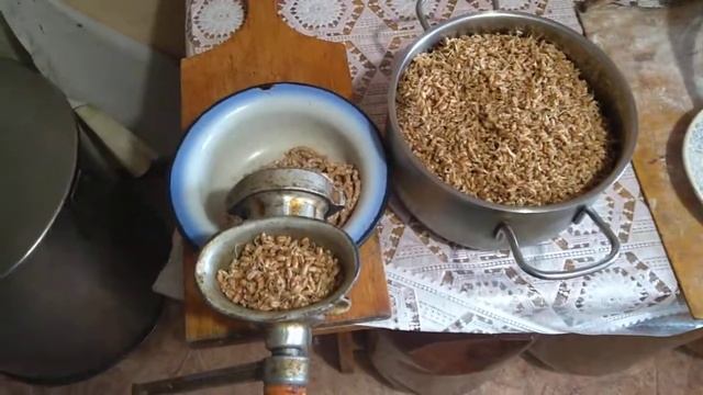 Домашний хлеб из пророщенной пшеницы на закваске.