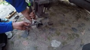 Замена задних тормозных колодок VW T4 2.5 TDI