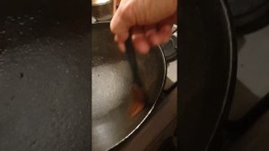 Как определить есть ли покрытие на вашей чугунной сковороде?