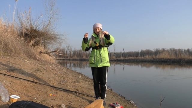 БОЛЬШОЙ УЛОВ!ЧУТЬ НЕ СЛОМАЛА УДОЧКУ//РЫБАЛКА ВЕСНОЙ