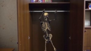 Танцующий скелет в шкафу Dancing skeleton in the closet