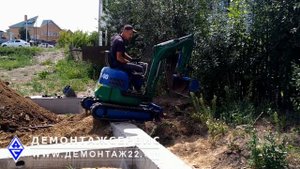 Маневренность мини экскаватора - один из плюсов маленькой спецтехники!