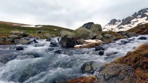 4К Расслабляющие звуки горной реки / Потрясающие звуки природы