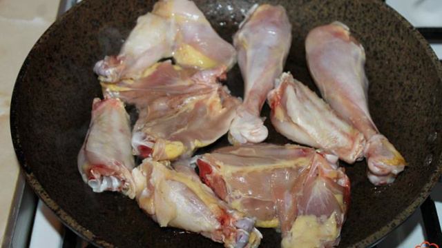 Тушеная курица с лимоном