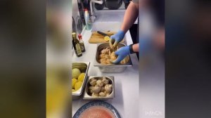 Перепёлки в беконе с грибами