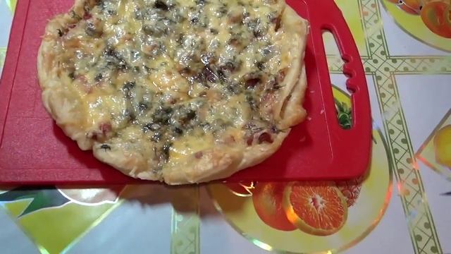 Мини пицца и круасаны из слоёного теста. смотреть онлайн