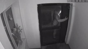 Как зайти в подъезд, если забыл ключи