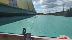 Баннер на крыше спасает опилки от дождя☀️