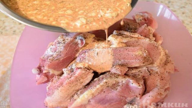 Курица в майонезно-сливочном соусе, запеченная в рукаве