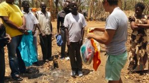 МАЛАВИ | Как БАСТУЮТ африканцы | ЛИЛИНГВЕ - большая ДЕРЕВНЯ | ЗА РУЛЕМ по АФРИКЕ