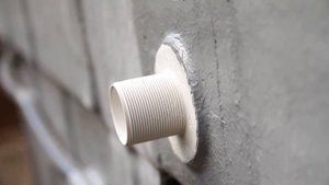 Монтаж закладных элементов бассейна на производстве