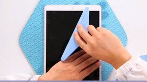 Резка и установка гидрогелевой пленки Lensun на планшет.