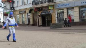 Бэтмен танцует на улице Большая Покровская