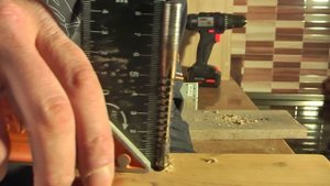 Как сверлить под прямым углом без спец. приборов / How to drill straight without any special tools