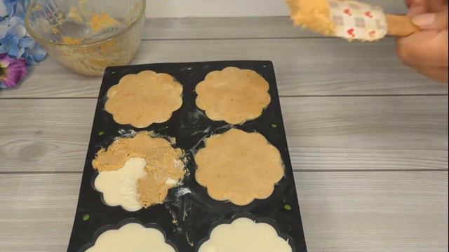 МУССОВОЕ ПИРОЖНОЕ С ЕЖЕВИЧНЫМ КОМПОТЕ .