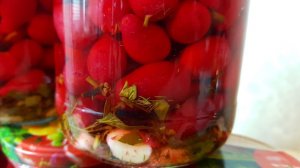 Маринованный кизил, цыганка готовит. Gipsy cuisine.