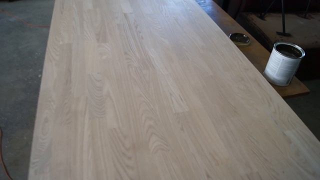 Столешница из ясеня и металлическое основание для стола смотреть онлайн