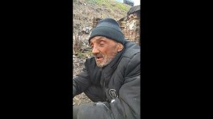 Бомж зачитал стихи