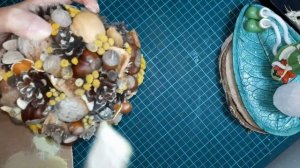 Гриб и ежик - осенние поделки из природных материалов.