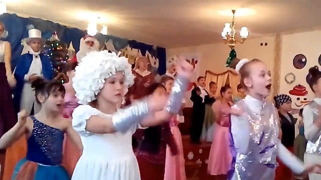 Новогодний праздник 2016 в Стахановской школе искусств. Танцуют все. ,,Загадывай желание" смотреть онлайн