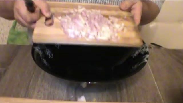 Салат с копченой куриной грудкой, кукурузой и фасолью