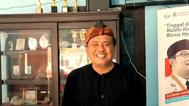 Wisata Gerabah Sitiwinangun | Live Musik Tradisional, Kuliner Cirebon, dan Praktek membuat Gerabah смотреть онлайн