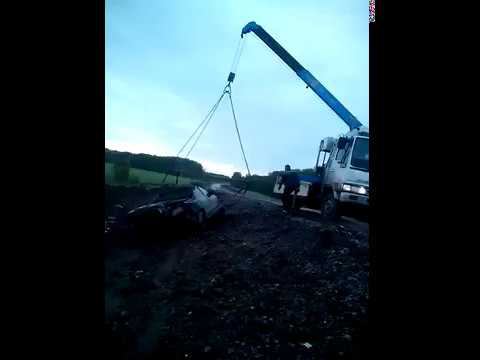 Эвакуация перевернутого автомобиля Toyota Vista смотреть онлайн