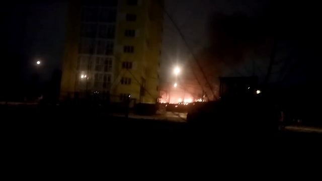 Пожар в городе Воронеж на заброшенной военной базе 13.03.2021 смотреть онлайн