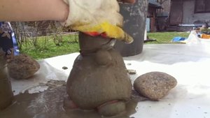 Садовые гномы из цемента.