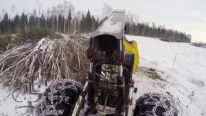 Трелёвочный трактор с захватом John Deere 748H / John Deere 748H skidder