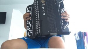 Гамма до мажор на баяне двумя руками