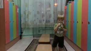 Как папа забирает малыша Яна из садика.