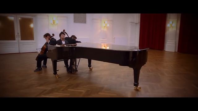 2CELLOS & LANG LANG - Live And Let Die [OFFICIAL VIDEO].mp4