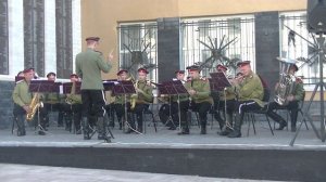 Музыка о Волге и Самаре в исполнении военного духового оркестра.