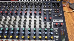 Mixer soundcraft EPM 12 bãi xịn. về được 2 em đẹp keng