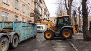 Грузим брёвна в КамАЗ с контейнером пухто