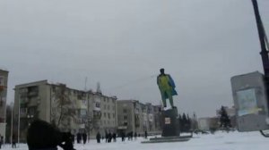 Снос памятника Ленину. г. Новомосковск , Днепропетровская область 06.12.2014г.