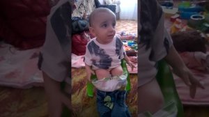 Смотреть всем Малыш какает