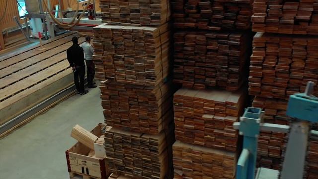 This Swiss Builder uses NO INSULATION... смотреть онлайн