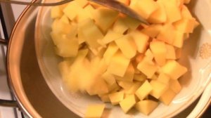 Легкий суп с фасолью и килькой. Просто , сытно и вкусно!