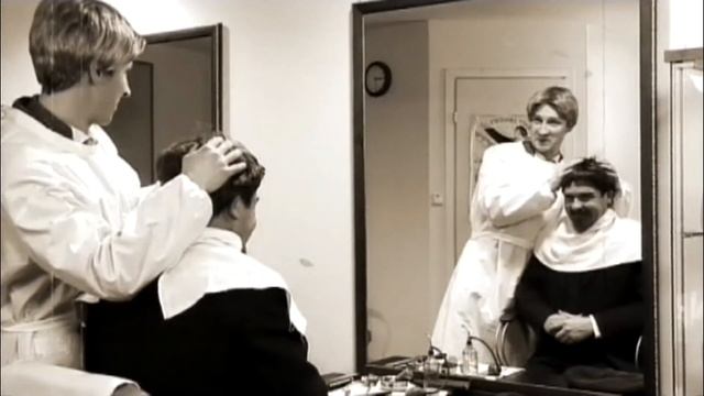 6 кадров. Ленин в парикмахерской смотреть онлайн