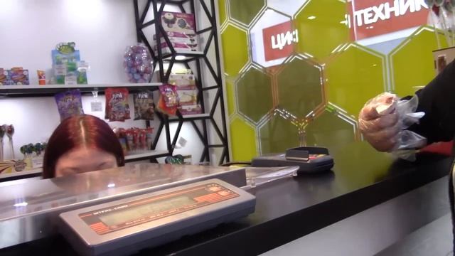 Покиньте магазин! Насекомые в сладостях - не основание для внеплановой проверки [Хрюши | Саратов] смотреть онлайн