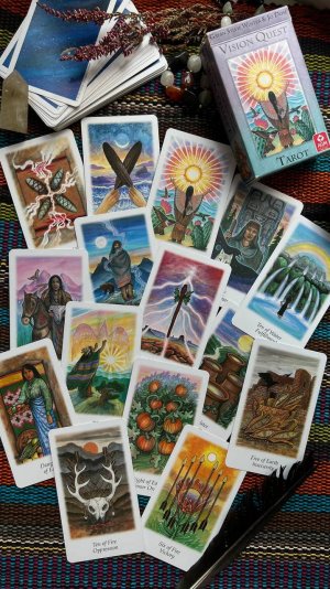ОСОБЕННОСТИ КОЛОДЫ VISION QUEST TAROT (ТАРО ПОИСКА ВИДЕНИЙ)