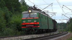 "До сих пор зеленый омич". ВЛ10К-1408 с грузовым поездом