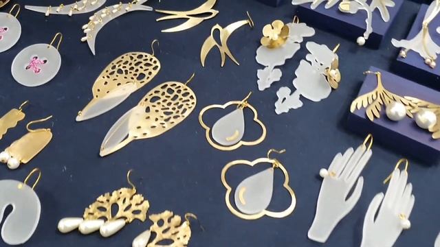 Приглашаю вас со мной на выставку "Бижутерия от винтажа до наших дней"! смотреть онлайн