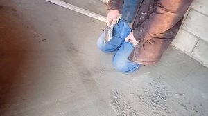Как выровнять пол под линолеум