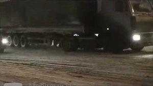 Буксующие фуры парализовали 31 км МКАД